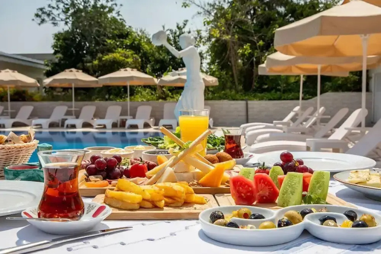 Queen Aphrodite Hotel