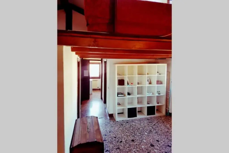 Large Top 3 Rooms Flat Central Rialto