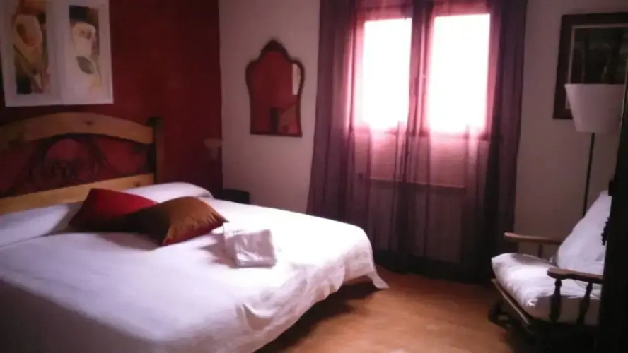 5 Bedrooms Cottage