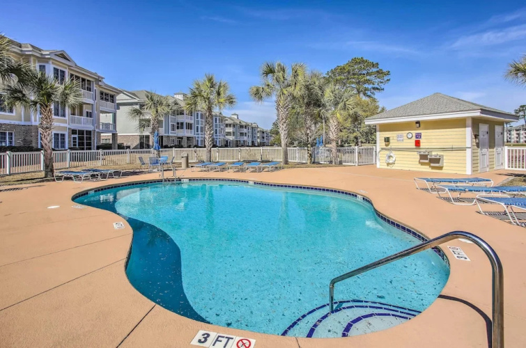 Screened-in Patio: Myrtle Beach Golf Condo