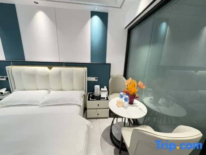 3 Bedrooms Standard room with view