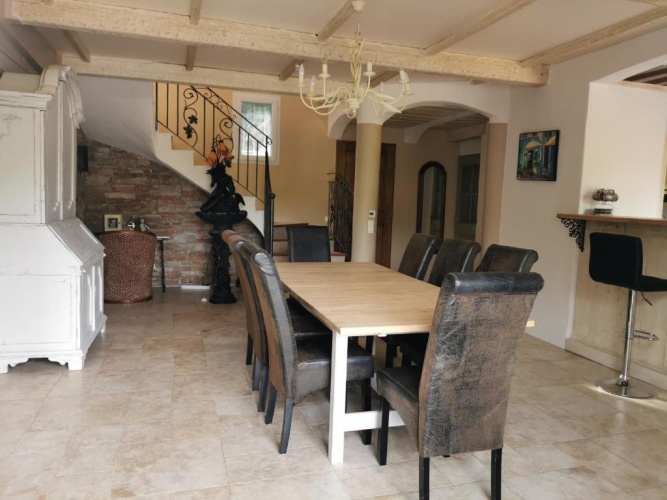 4 Bedrooms Cottage
