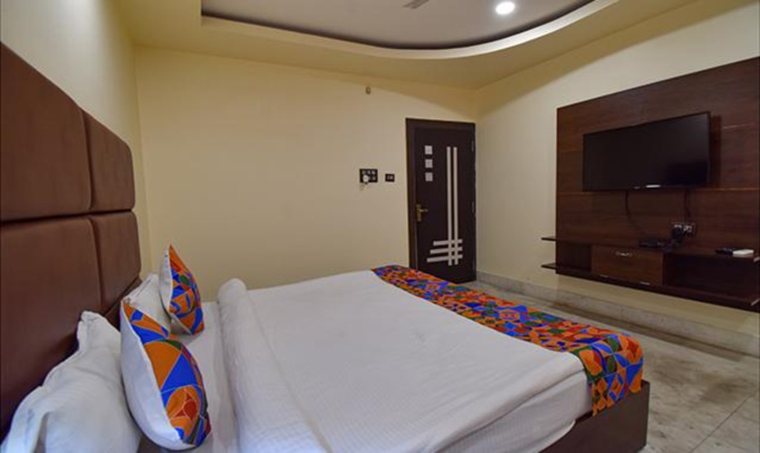 Fabhotel Red Rose