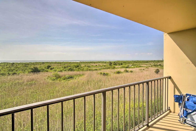 Welcoming Brigantine Condo w/ Ocean Views!