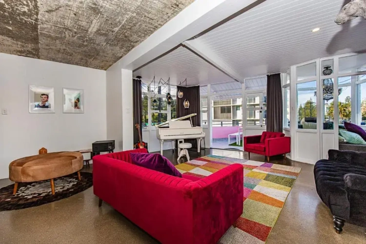 2 Bedrooms Apartment with balcony and with garden view
