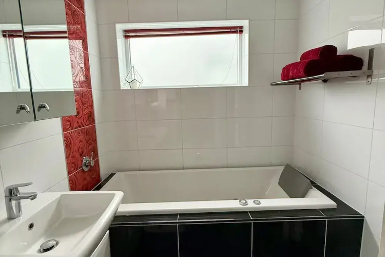 3 Bed-sleeps 6-hot Tub-pet Friendly-parking