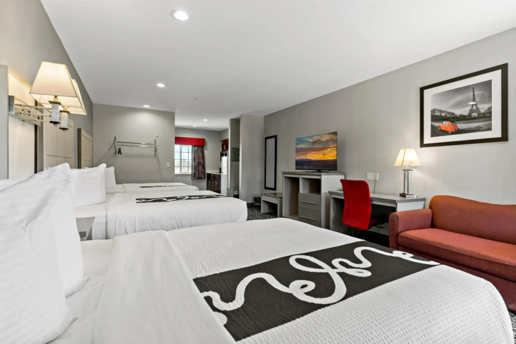 Paris Inn & Suites