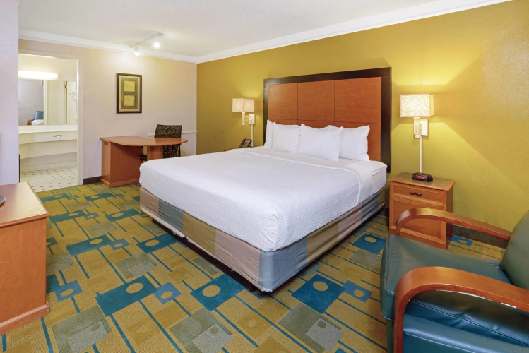 Travelodge by Wyndham Phoenix North