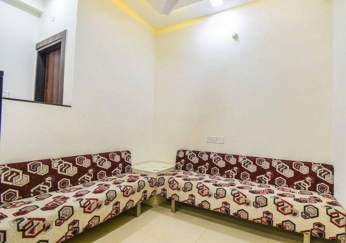 FabHotel Hello Homz