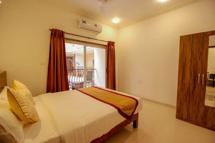 OYO 9792 Home 2BHK Poolside Siolim