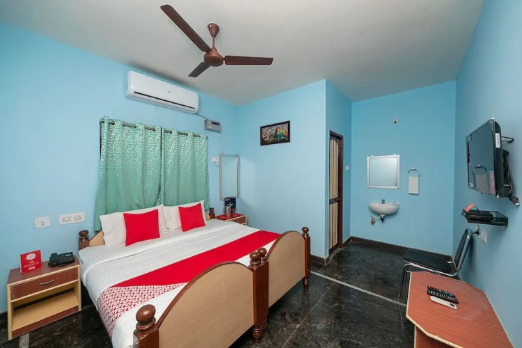Oyo 39877 Cs Residency