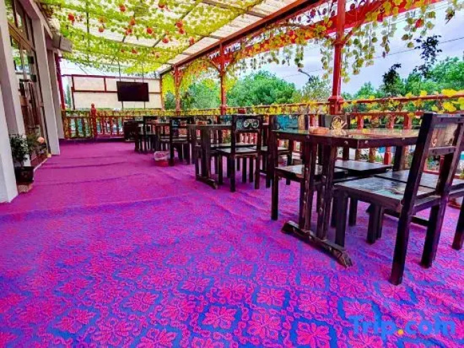 Tekes Shutu Inn