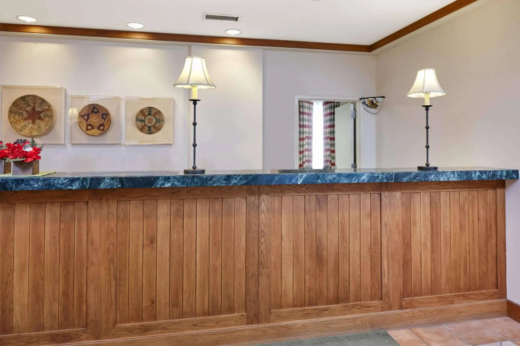 Howard Johnson Plaza Hotel by Wyndham Madison