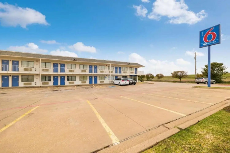 Motel 6 Greenville, Tx - Greenville, TX