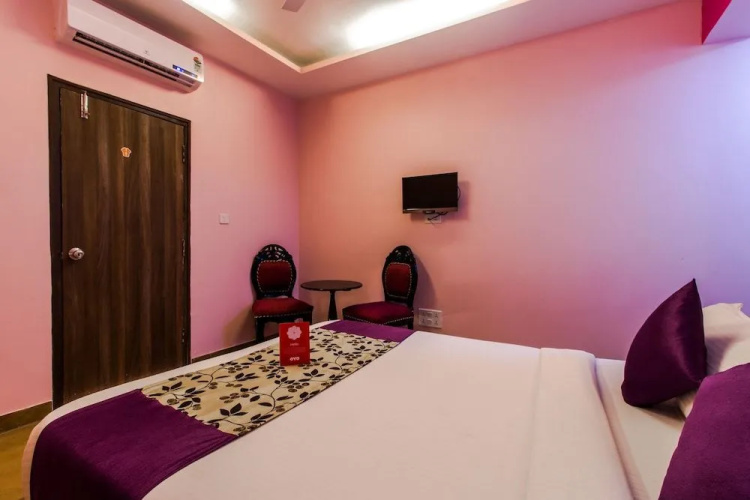 OYO 5671 Maximum Holiday Inn