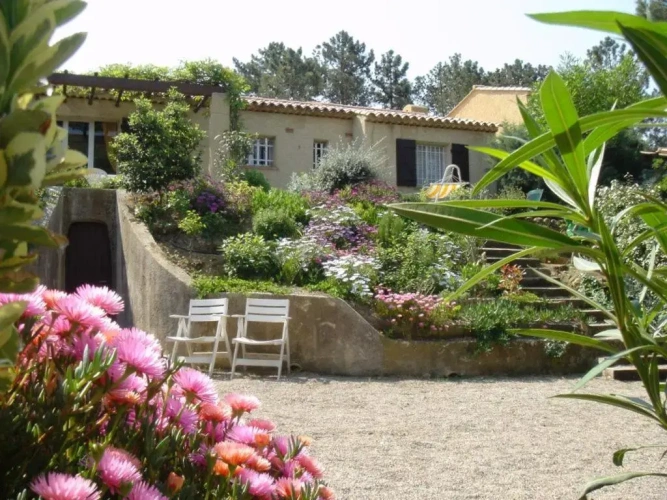 2 Bedrooms Villa