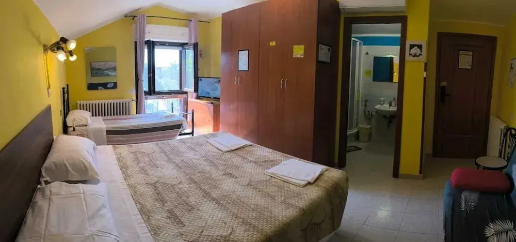 Standard Triple room
