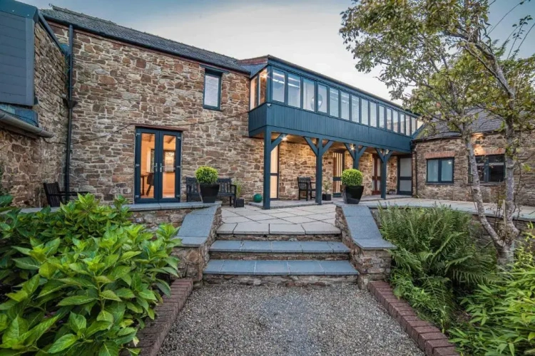 3 Bedrooms Cottage