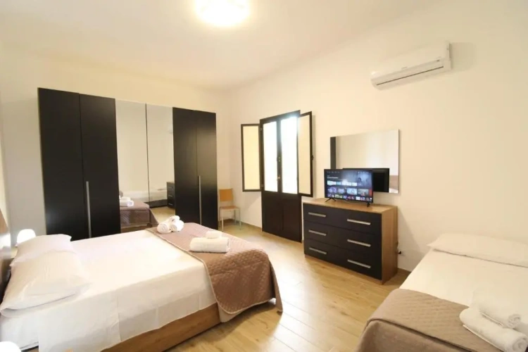 2 Bedrooms Apartment