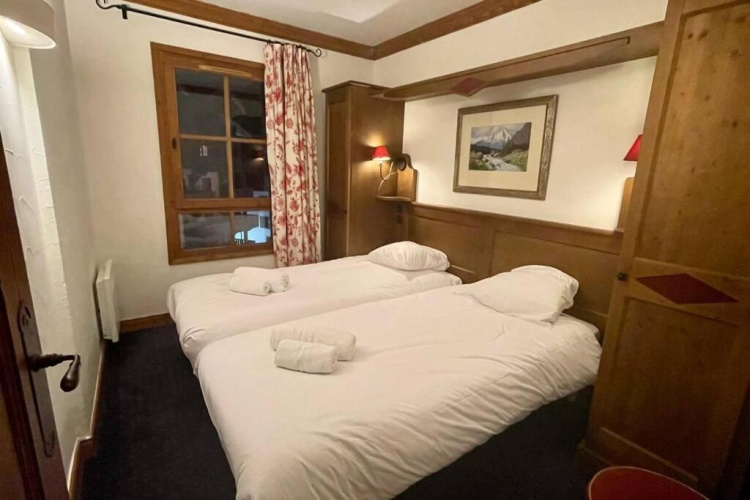 2 Bedrooms Apartment