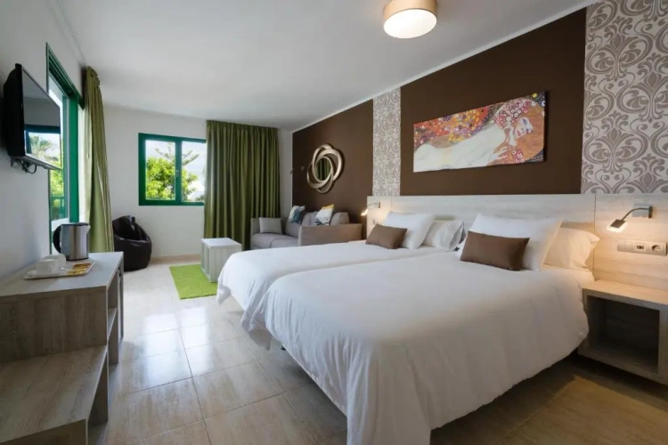 Suite with balcony and with view