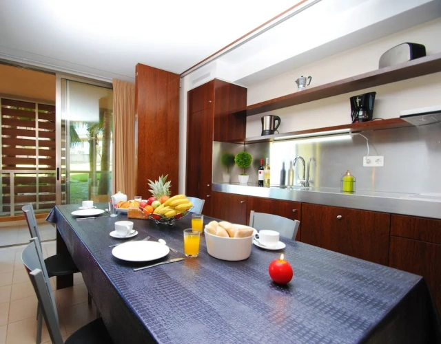 2 Bedrooms Apartment