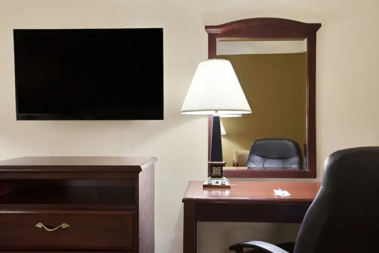 Travelodge La Porte/ Michigan City Area - New Buffalo, MI