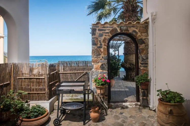 2 Bedrooms Apartment with ocean view