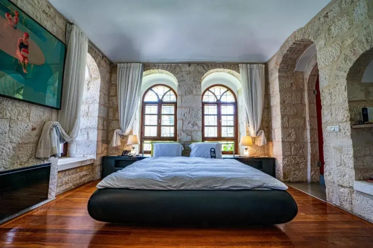 Signature Suite