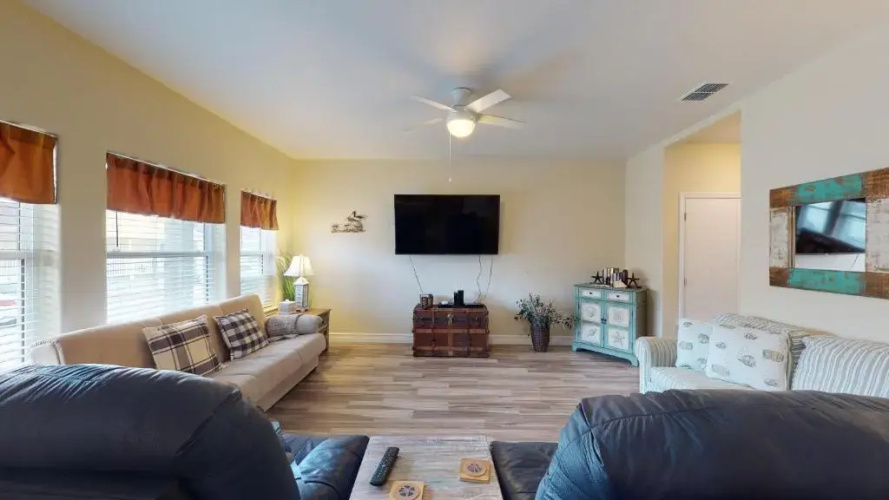 CDR113 Newly Remodeled Condo, 2 Blocks From Beach, Shared Pool