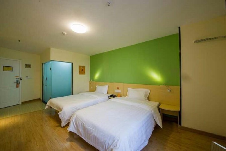 Standard Twin room with city view