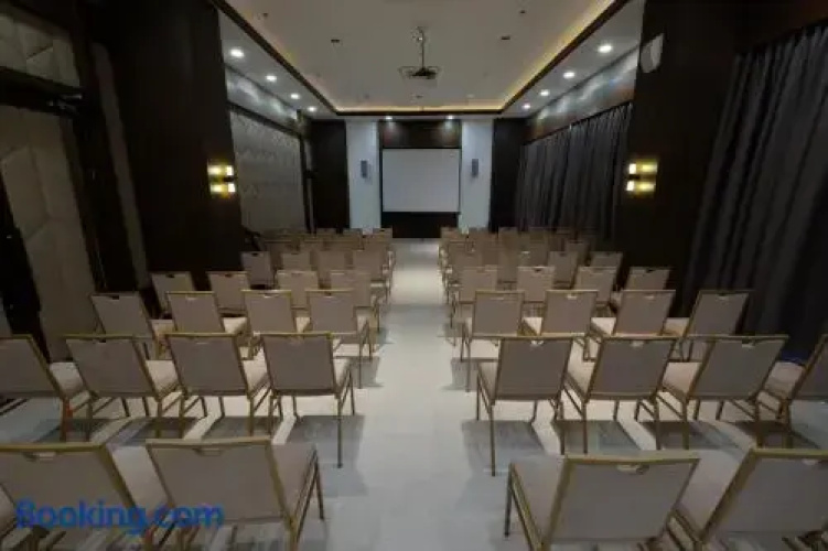 Cebu One Tectona Resort Hotel powered by Cocotel