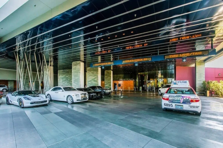 Charming High Floor Strip Views Palms Studio 30306