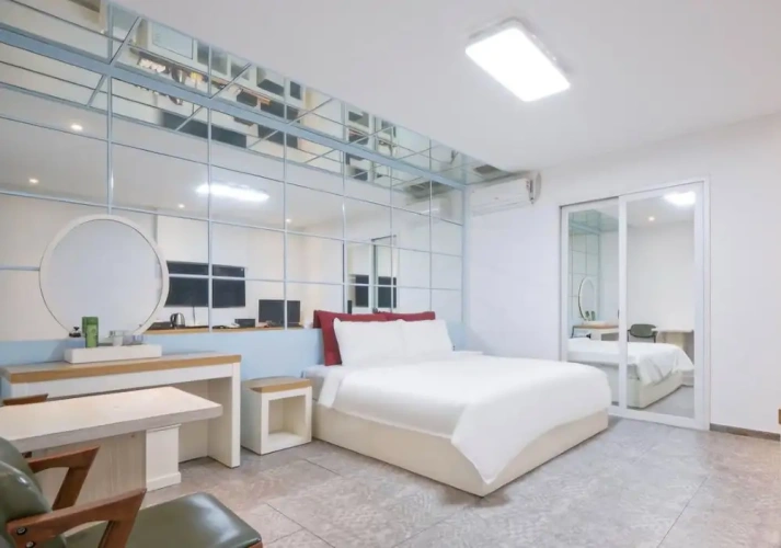 Economy room