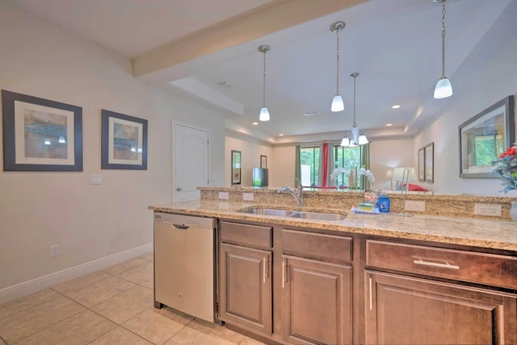Near Golf & Shopping: Davenport Home w/ Yard