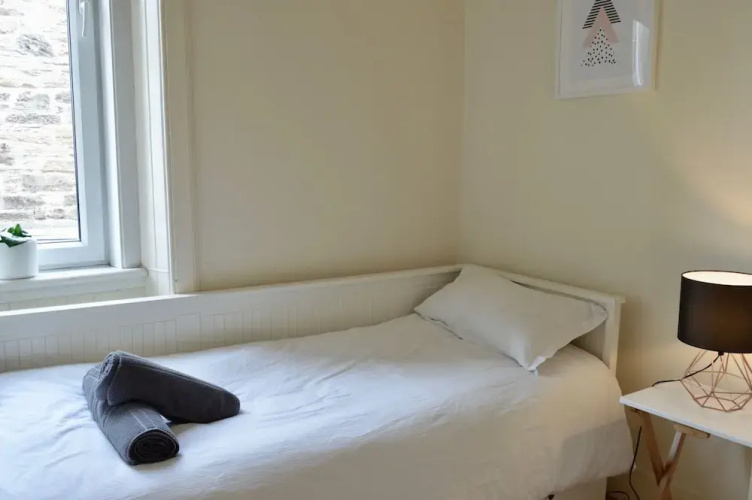 Modern 2 Bedroom Dalry Apartment