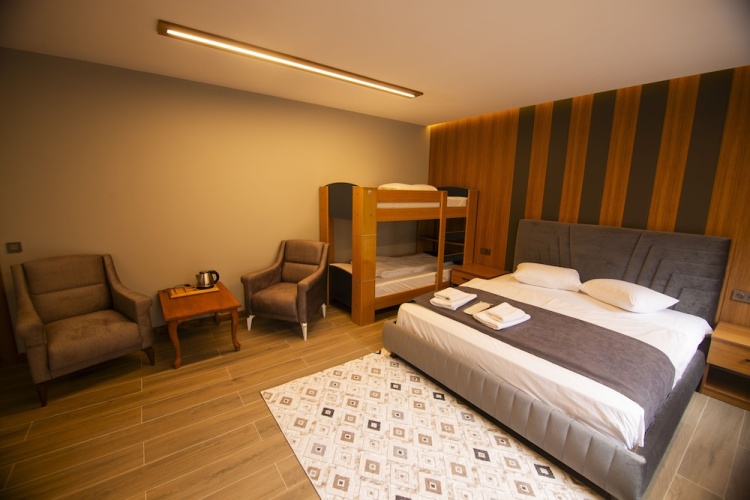 Deluxe Quadruple room with mountain view