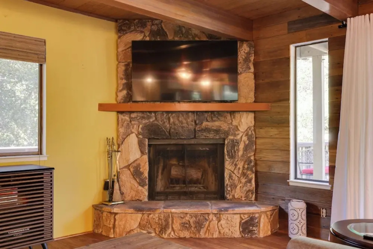 Spacious Groveland Cabin w/ Wraparound Deck!