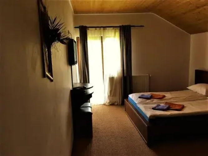 Casa langa rau
