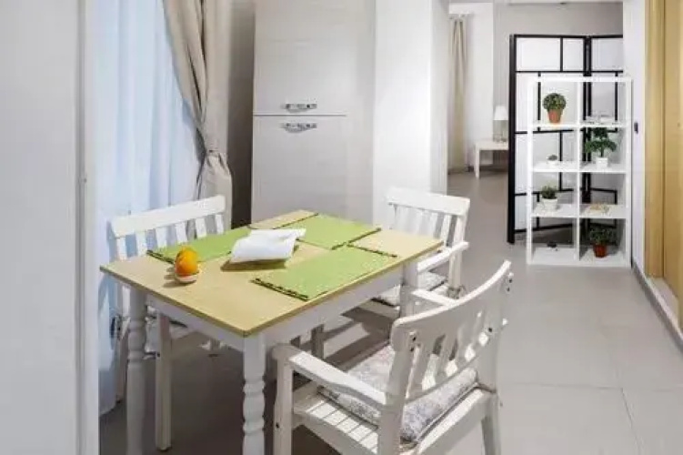 Zefnea House