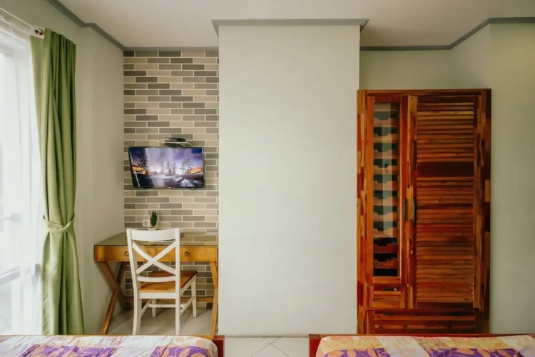 Deluxe Twin room with pool view