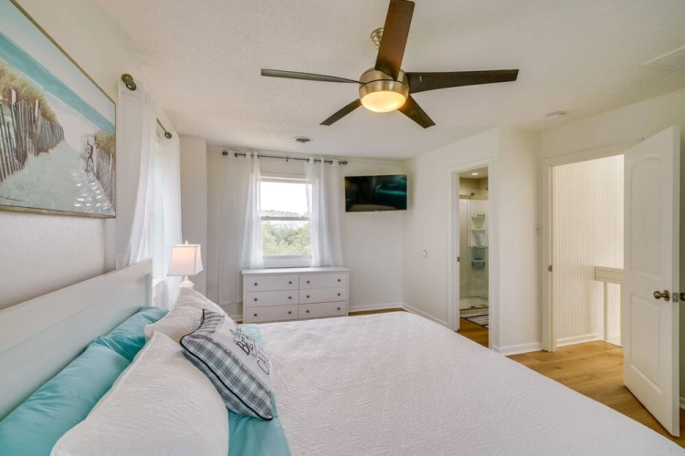 4 Bedrooms Cottage