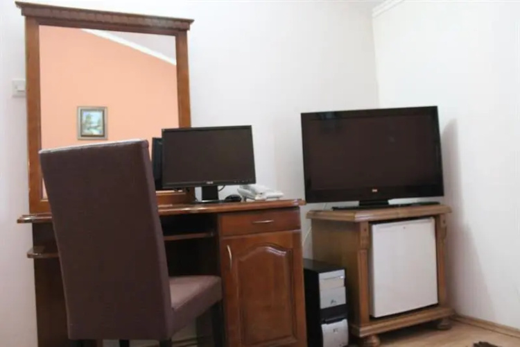 Hotel S