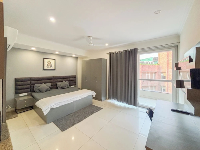 Housr 1 RK Sector 27 Gurgaon Golf Course