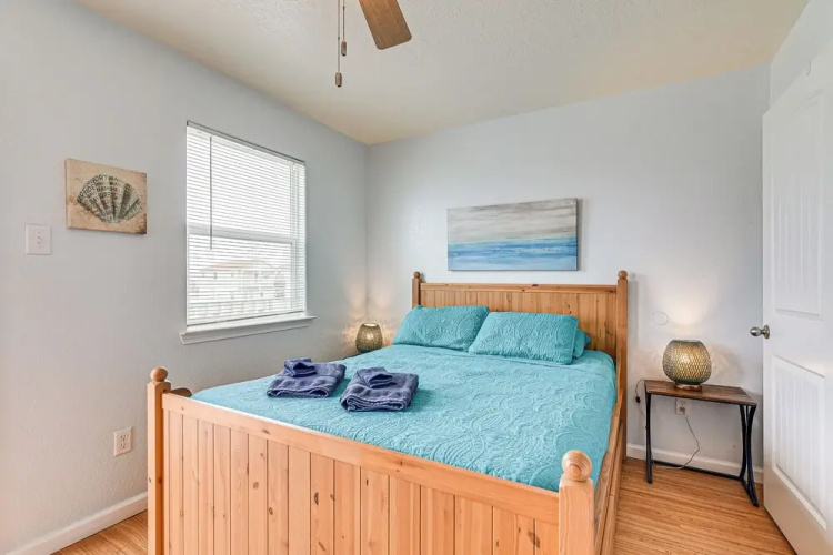 Walk to Shore & Eats: Surfside Beach Gem w/ Deck