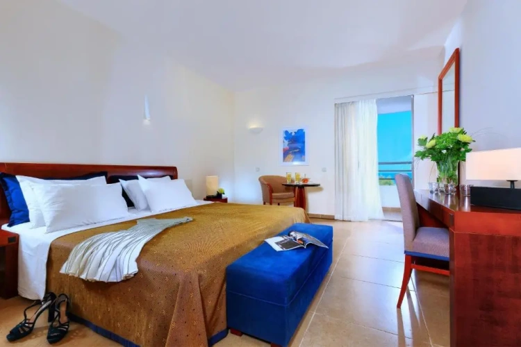 Standard Double room with partial sea view