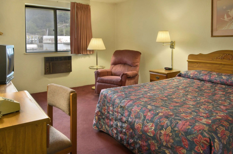 Super 8 By Wyndham Butler