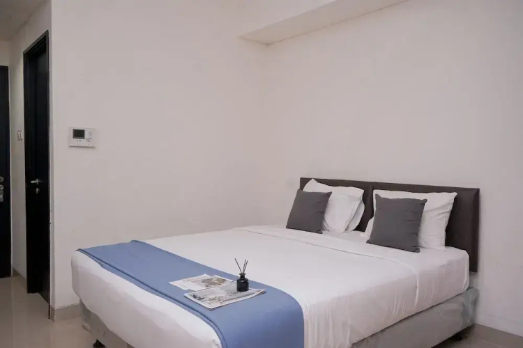 Minimalist And Spacious Studio Apartment At Paramount Skyline