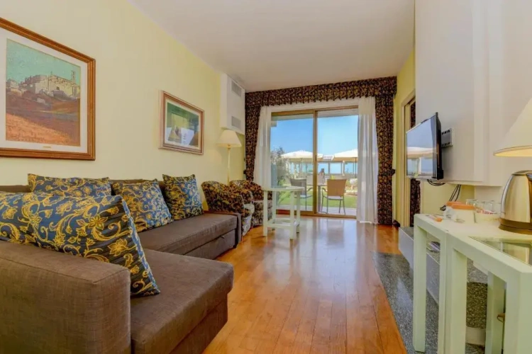 Standard Quadruple Family room