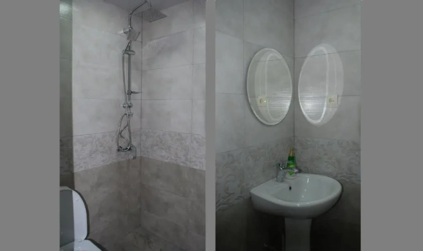 Standard Triple room with city view